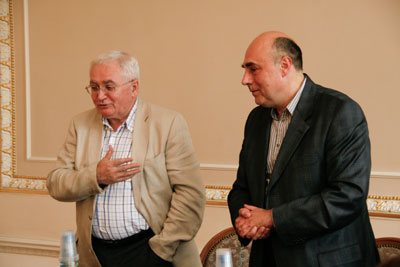 Юрий Светов и Виктор Машенджинов на встрече с финскими журналистами